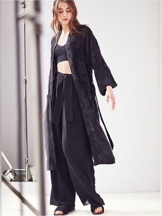 Wilfred Sweaters - Aritzia WILFRED Durante Black Sheer Floral Jacquard Kimono Robe Jacket, Size XS